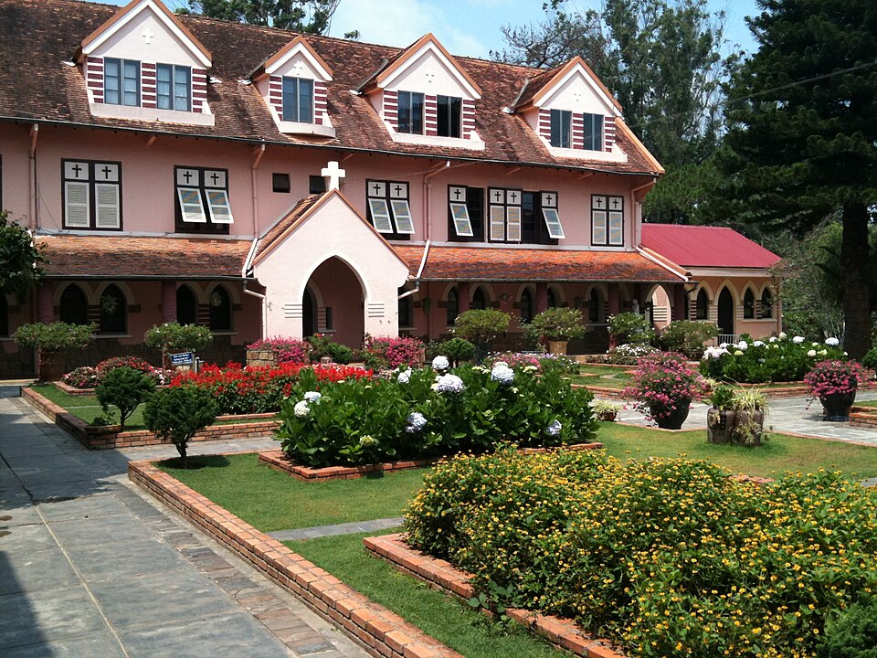 Domaine de Marie Church Courtyard